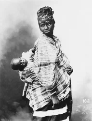 Madre e hijo senegaleses, c.1900